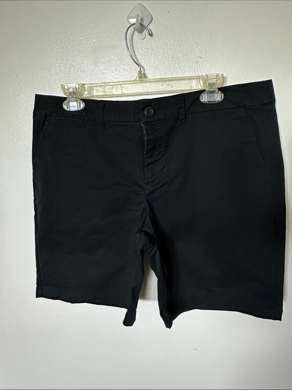 NWOT GAP Women’s Black Flat Front Chino Shorts